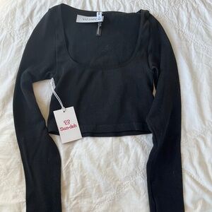 black aritzia delta seamless top